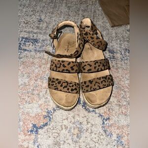 Universal thread leopard print sandals